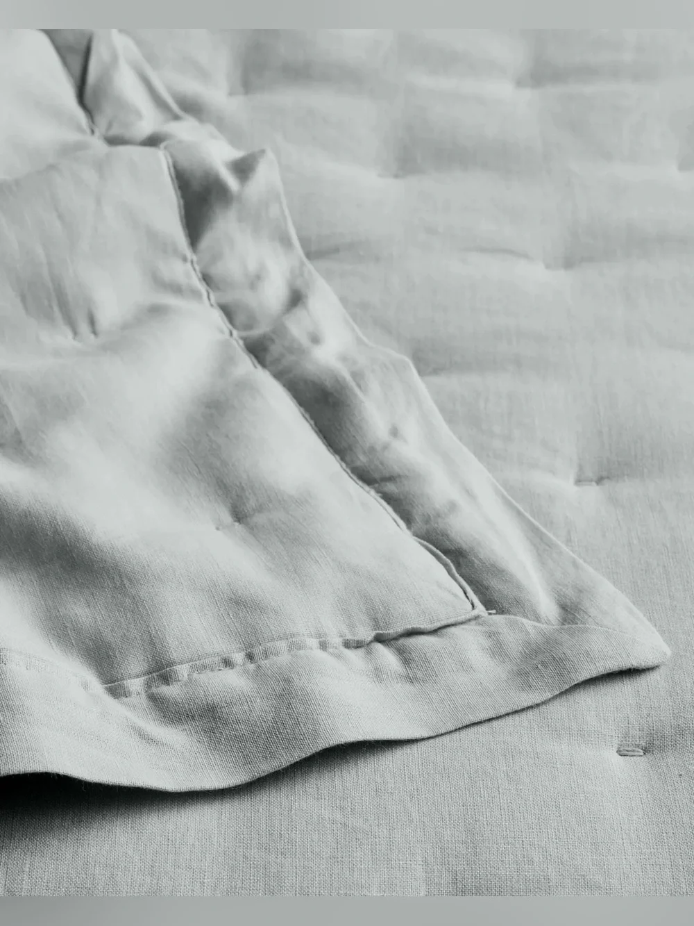New Quince European Linen Dream Quilt King/CalKing MSRP $184 - Mist No Shams